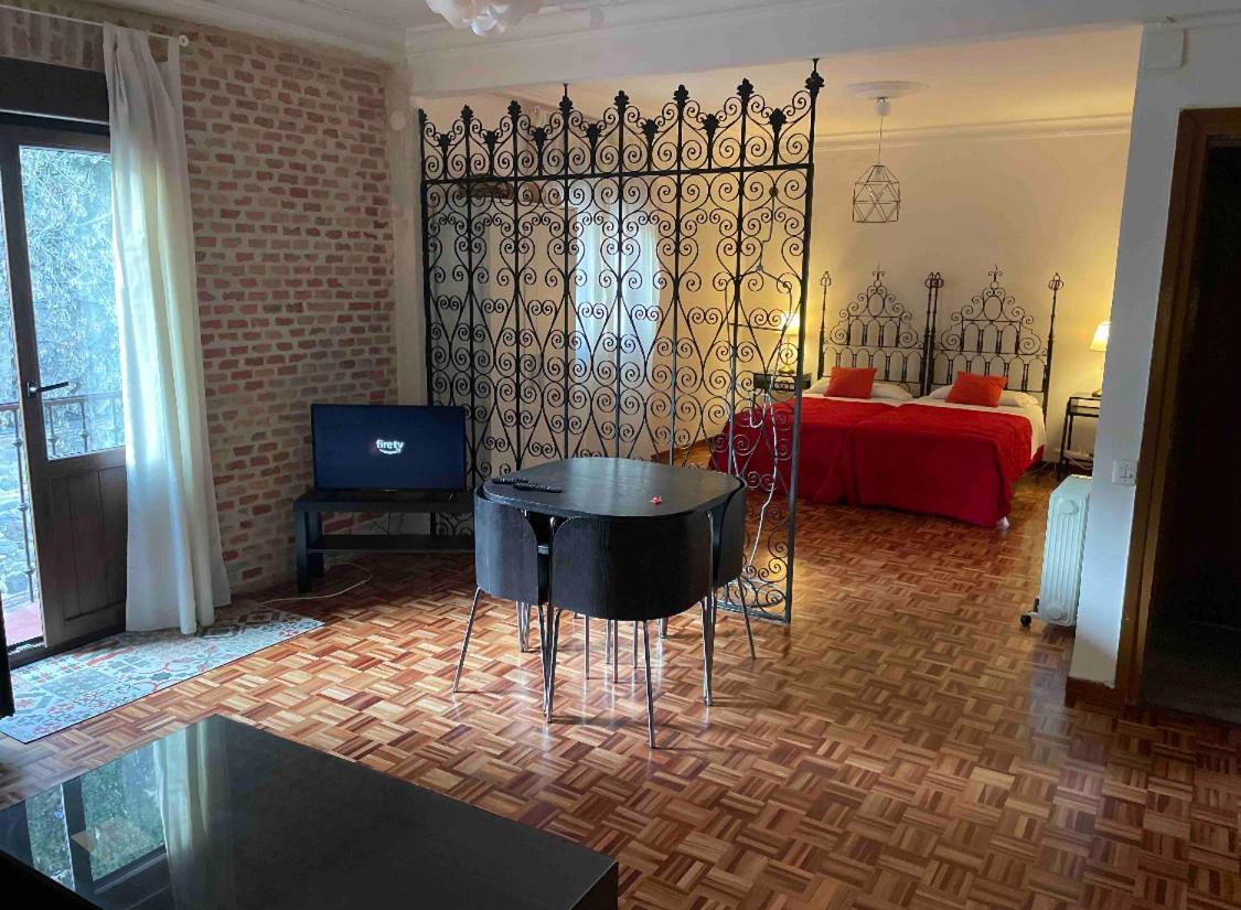 Alojamiento En El Centro De Toledo Apartment Luaran gambar
